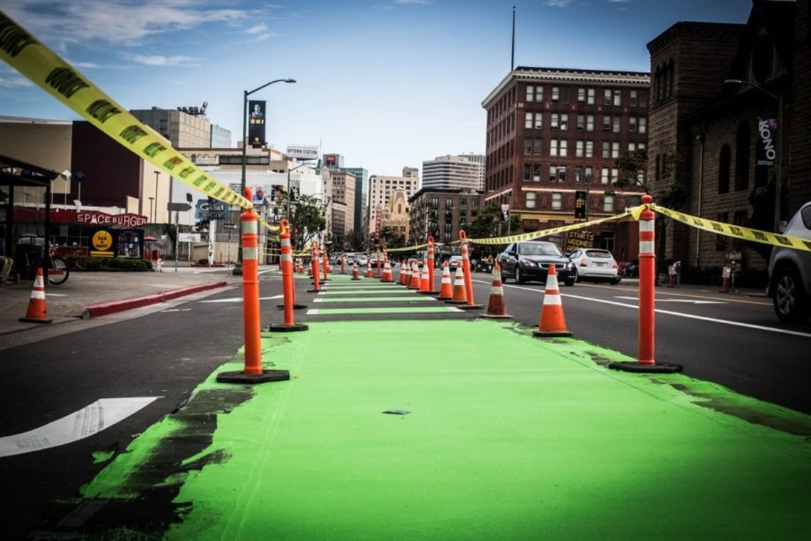 Oakland_bike_lane_920_613_80.jpg